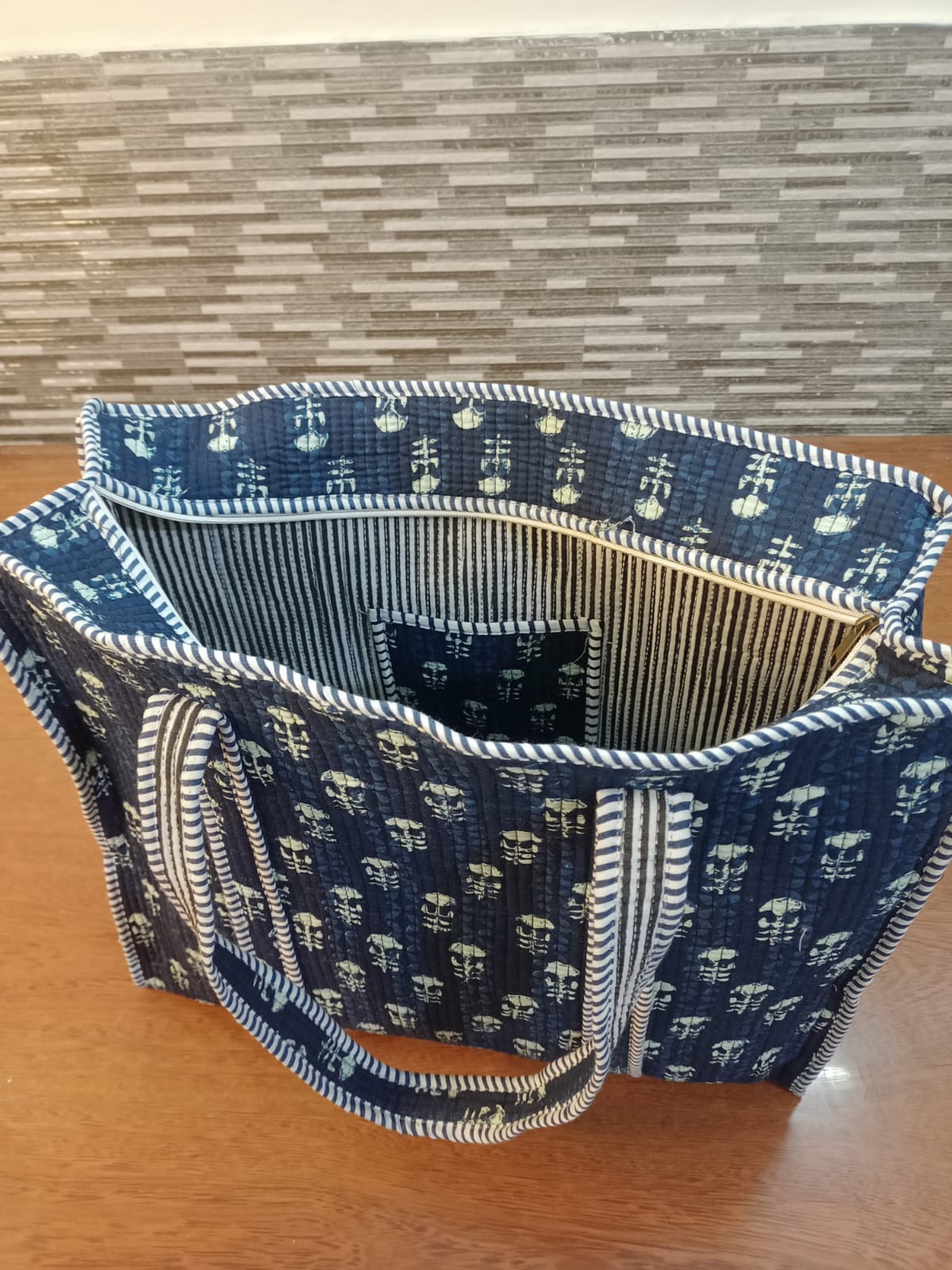 ๐ Premium Quilted Tote Bag โ Elegant Blue Everyday Carry (18x18 Inch)