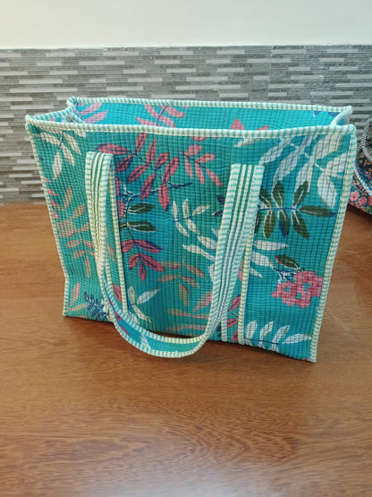 👜 Stylish Quilted Tote Bag – Spacious Everyday Carry (18x18 Inch)