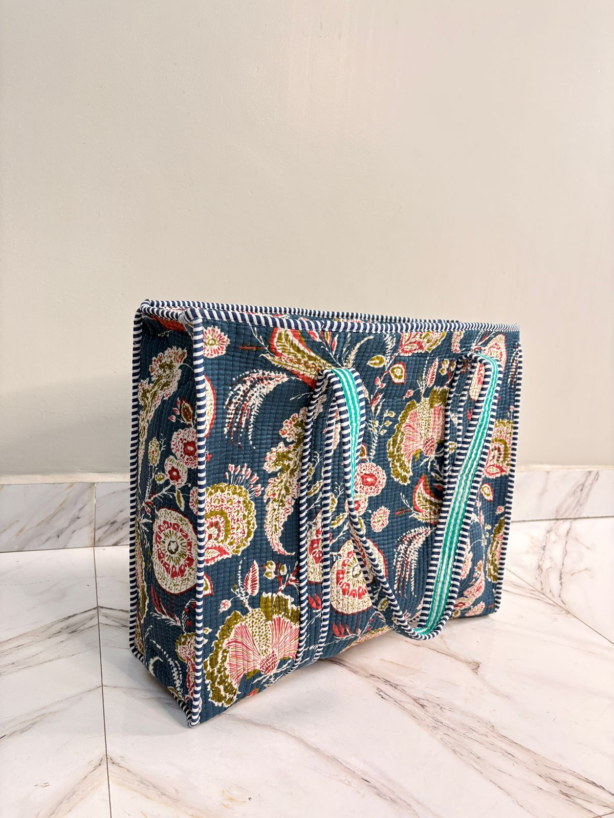 👜 Elegant Quilted Tote Bag – Navy Floral Everyday Carry (18x18 Inch)