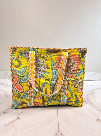 👜 Premium Quilted Tote Bag – Vibrant Yellow Floral Everyday Carry (18x18 Inch)