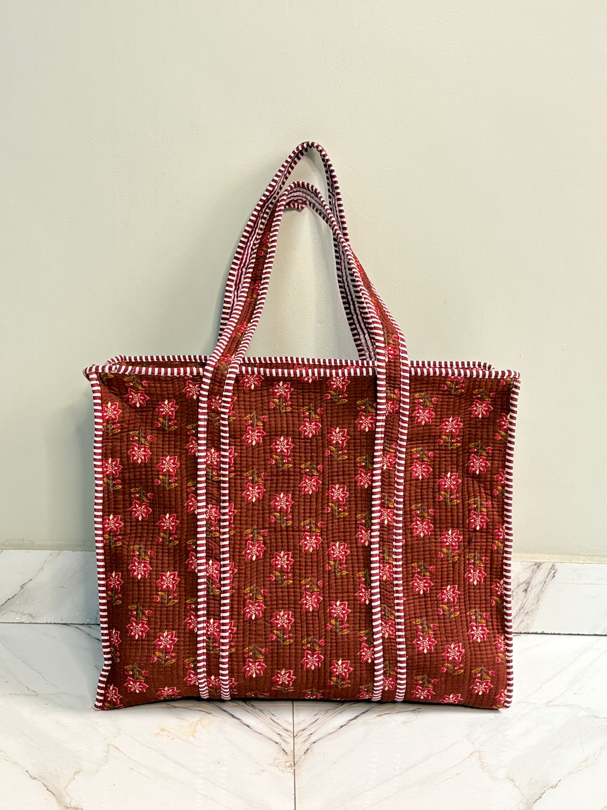 👜 Premium Quilted Tote Bag – Brown Floral Elegant Carry (18x18 Inch)