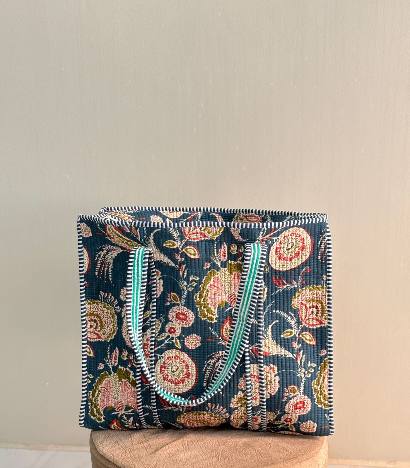 👜 Elegant Quilted Tote Bag – Navy Floral Everyday Carry (18x18 Inch)