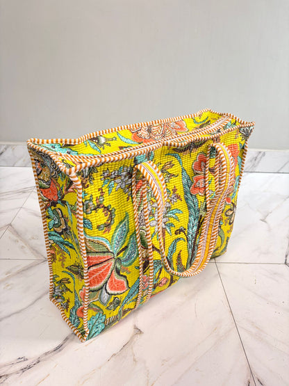 👜 Premium Quilted Tote Bag – Vibrant Yellow Floral Everyday Carry (18x18 Inch)