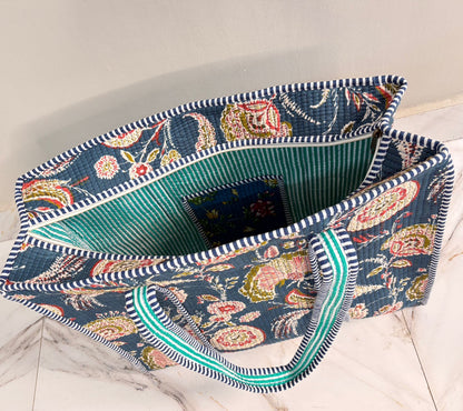 👜 Premium Floral Quilted Tote Bag – Stylish Everyday Carry (18x18 Inch)